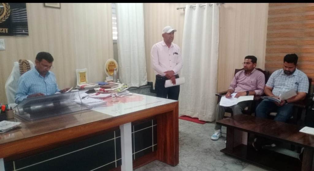 SDM Chairs Meeting of Officials to Successfully Complete Special Intensive Revision Work